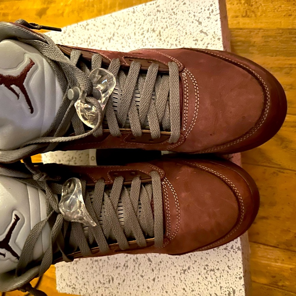 Men’s 9.5 Jordan burgundy and gray